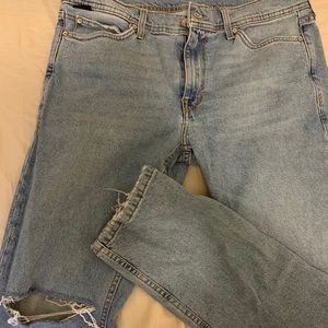 Distressed high waisted mom jeans - UO